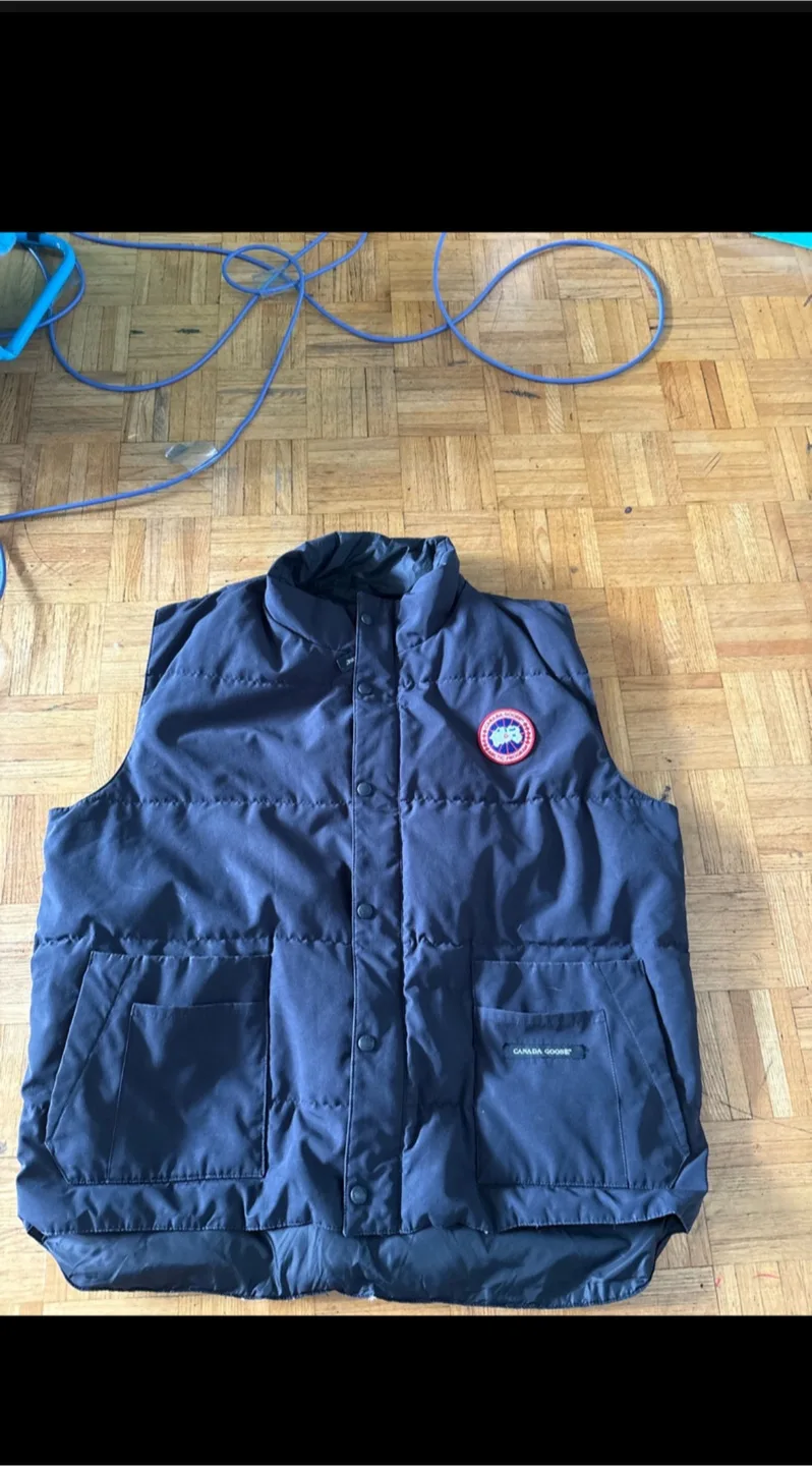 Canada Goose Vest - Black, Size M image indicator(2)