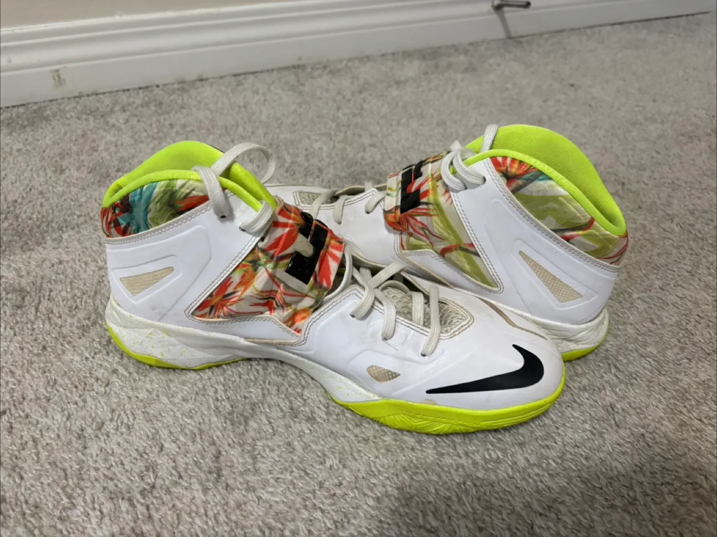 Size 10 - Nike Zoom LeBron Soldier 7 King’s Pride image indicator(3)