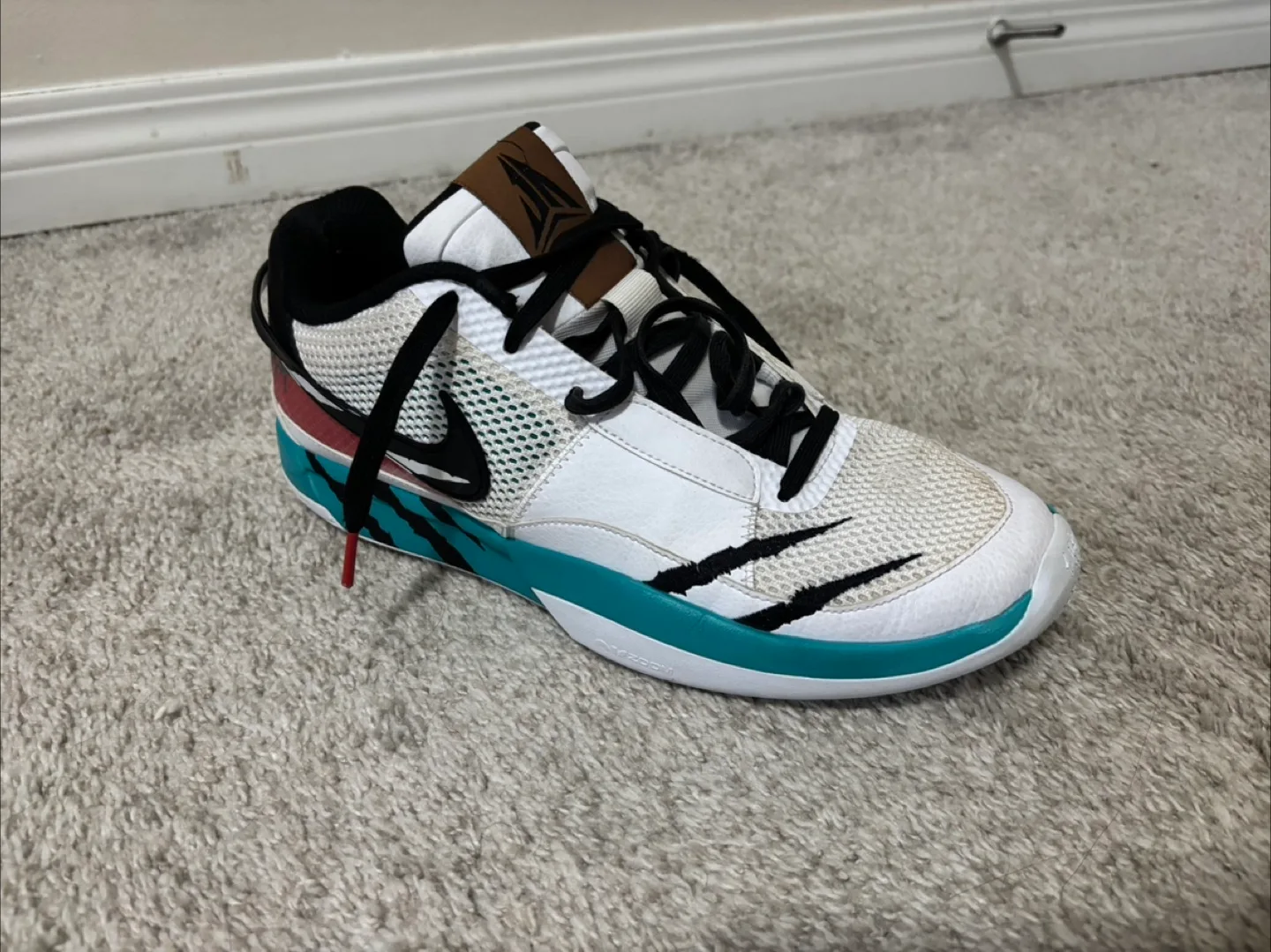 Size 10.5 - Nike Basketball shoes image indicator(3)