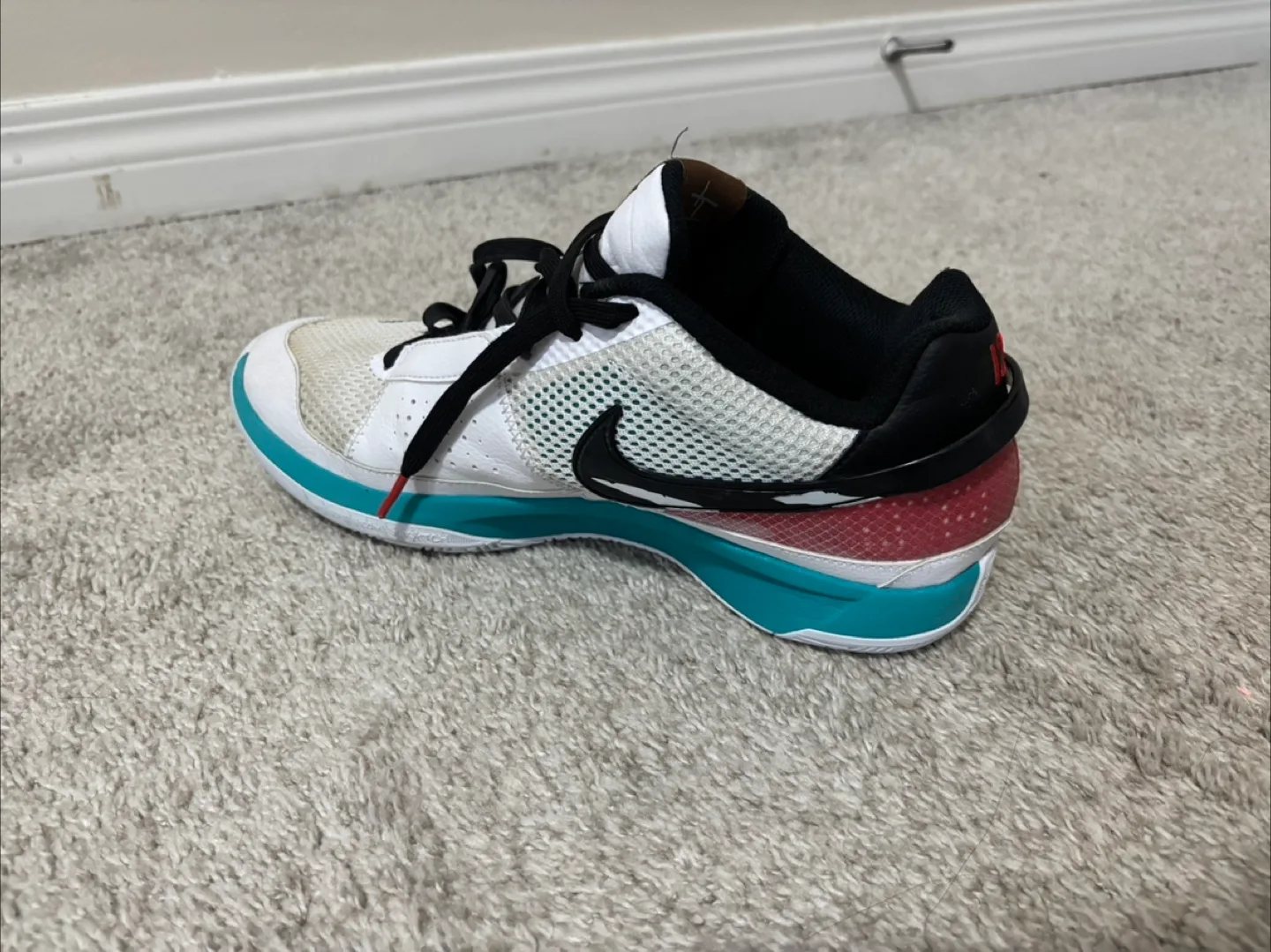 Size 10.5 - Nike Basketball shoes image indicator(4)