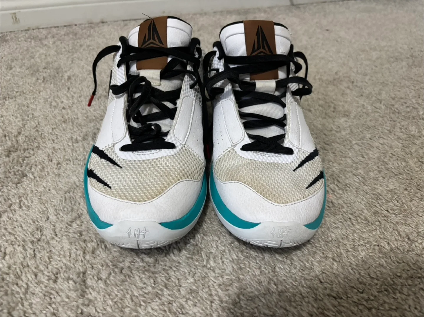 Size 10.5 - Nike Basketball shoes image indicator(2)