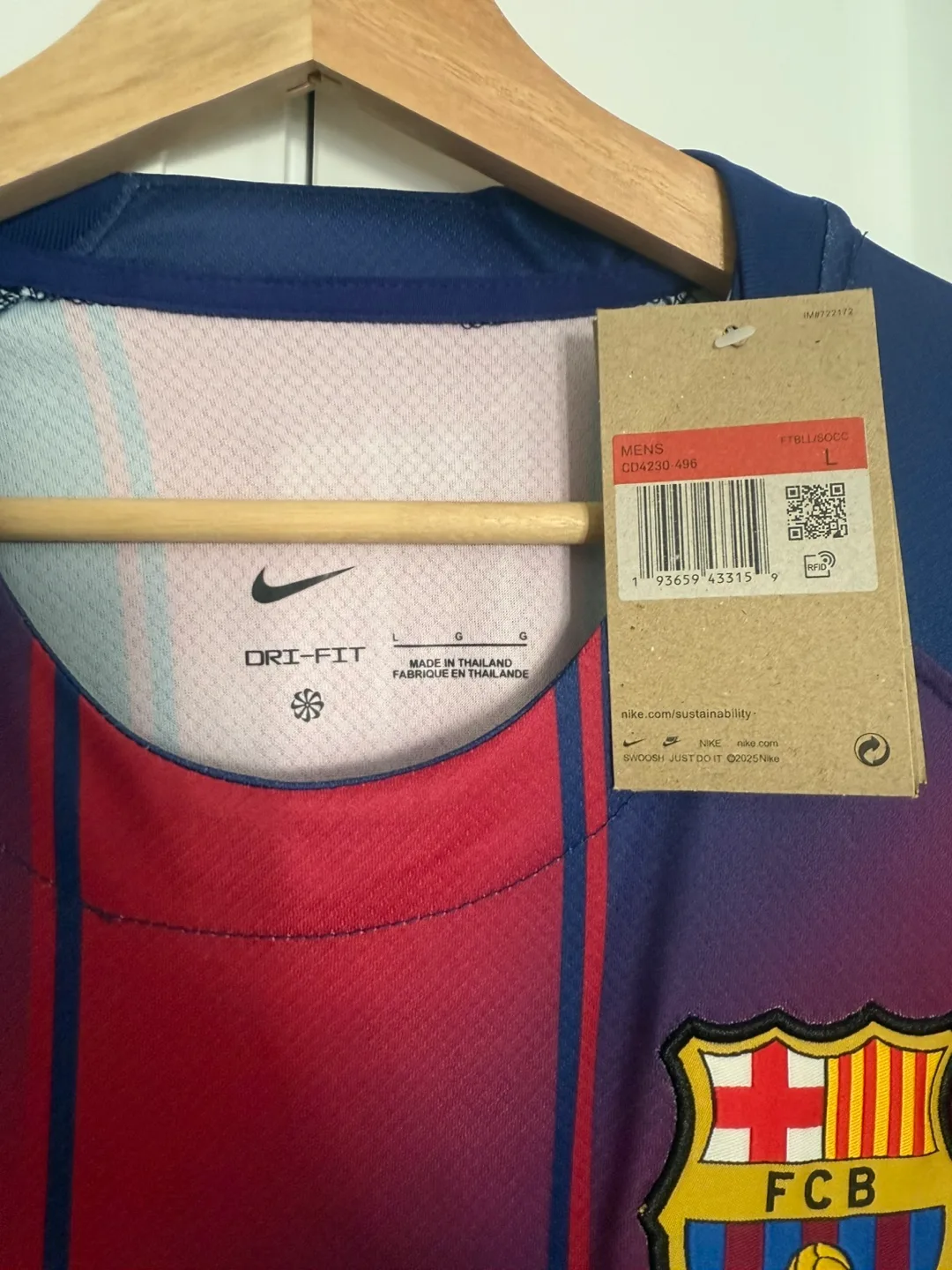 BNWT L New Season Barcelona 25/26 Jersey image indicator(2)