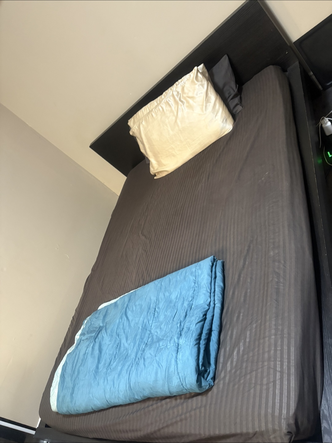 Queen bedframe and mattress - photo 3