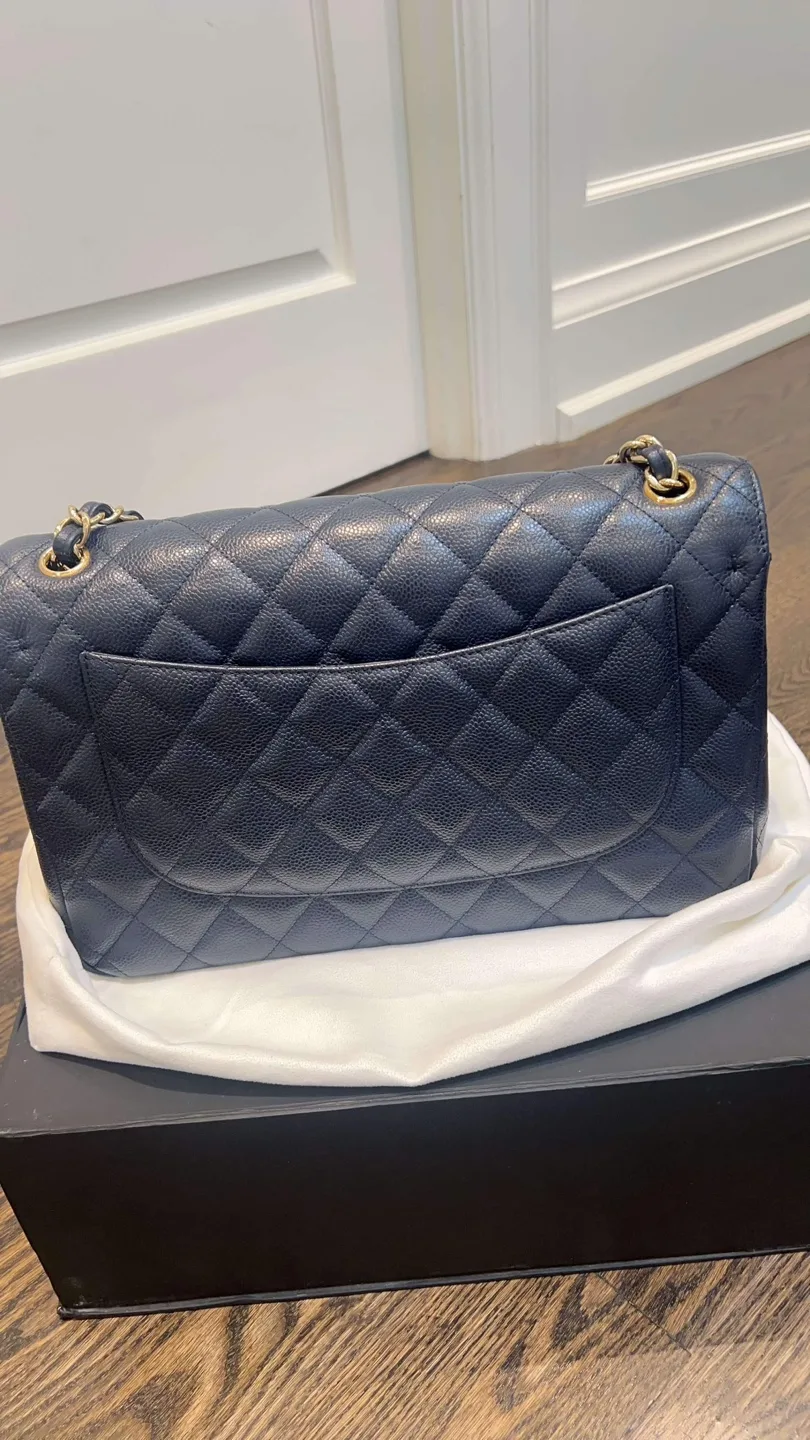Chanel Classic Flap Bag navy blue in caviar thumbnail