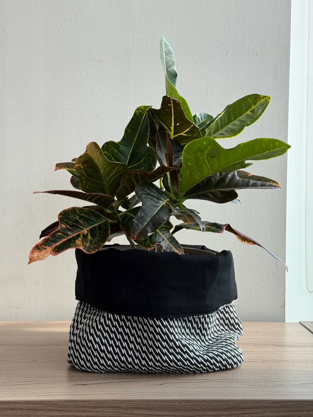 IKEA VEKFISK Fabric Baskets – Black/White (Set of 2) image indicator(5)