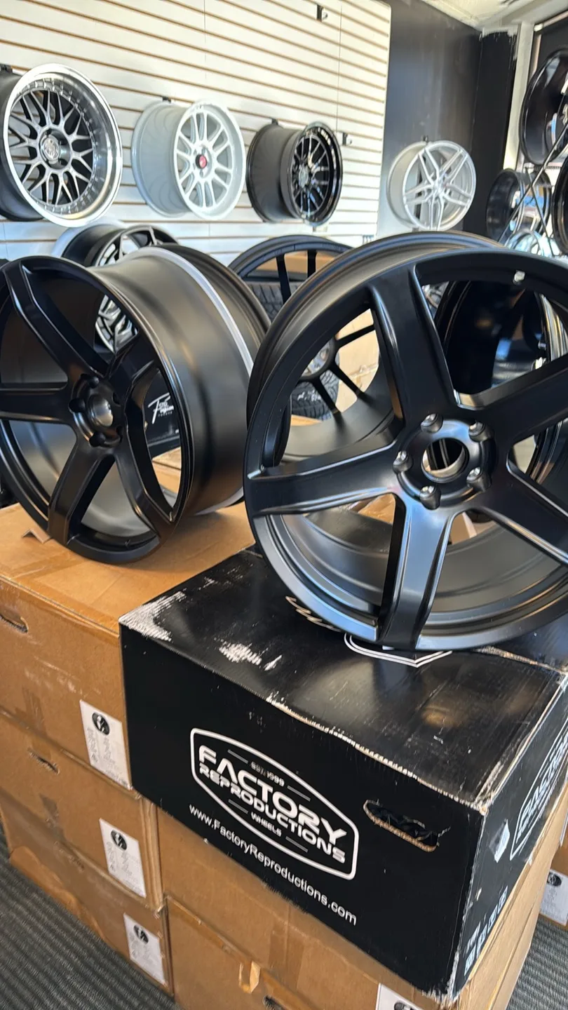 Srt and hellcat wheels gloss black and satin black thumbnail