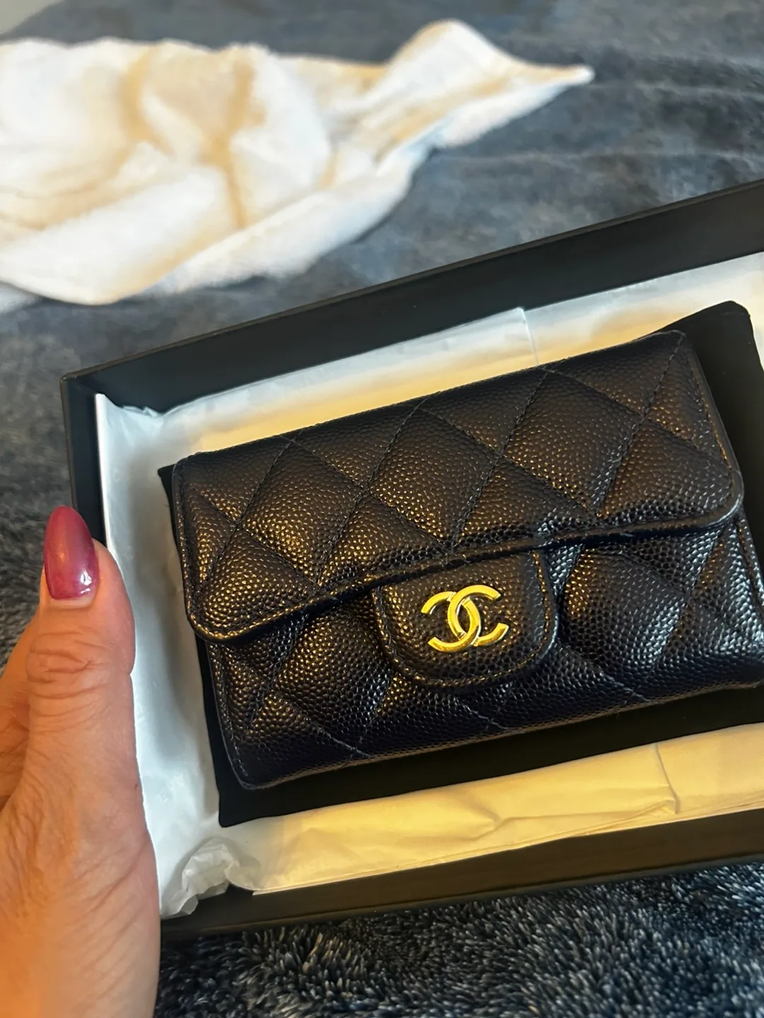 Chanel Caviar Leather Card Holder image indicator(2)