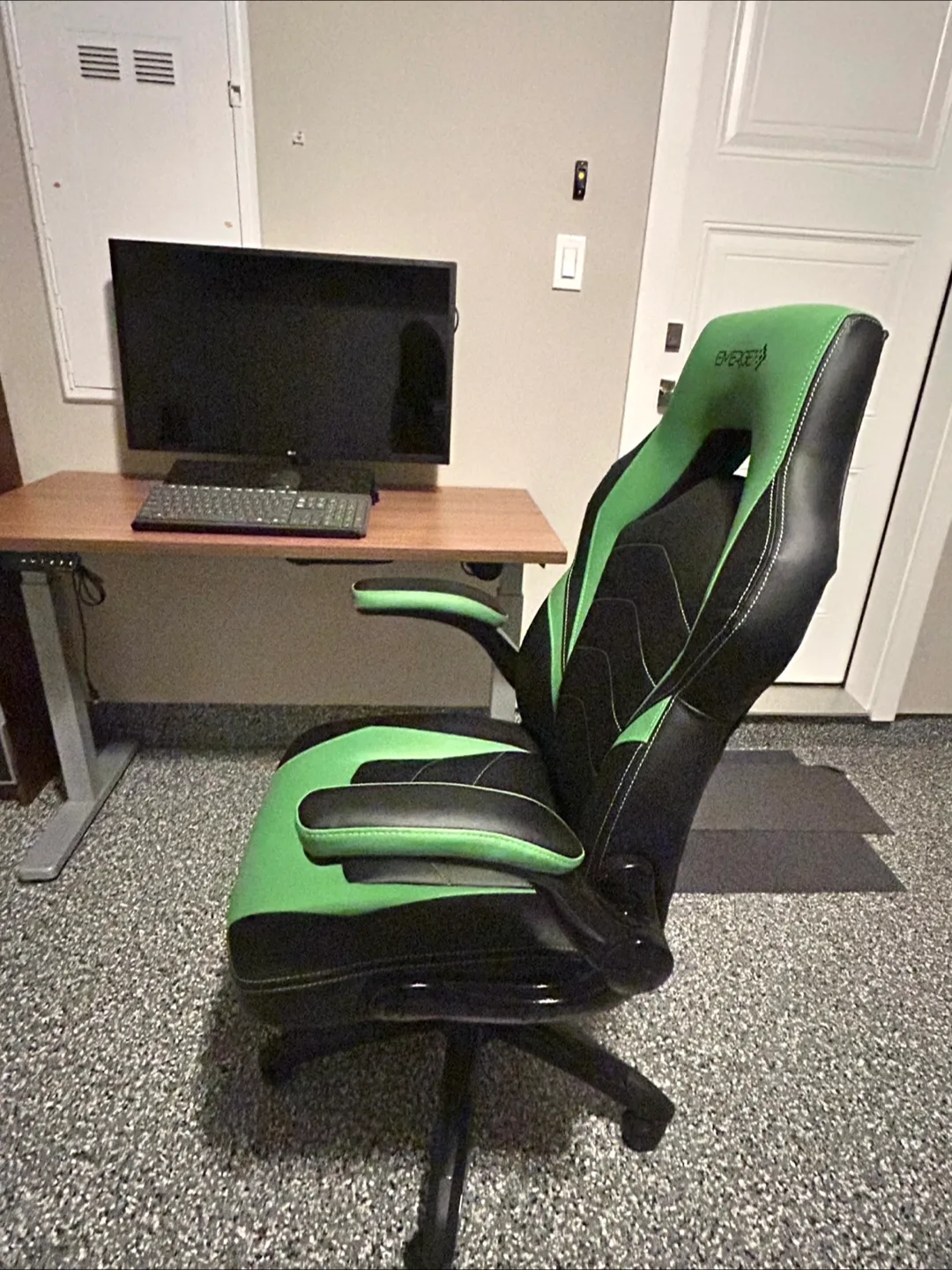 Emerge Vartan Gaming Chair - Green & Black image indicator(2)