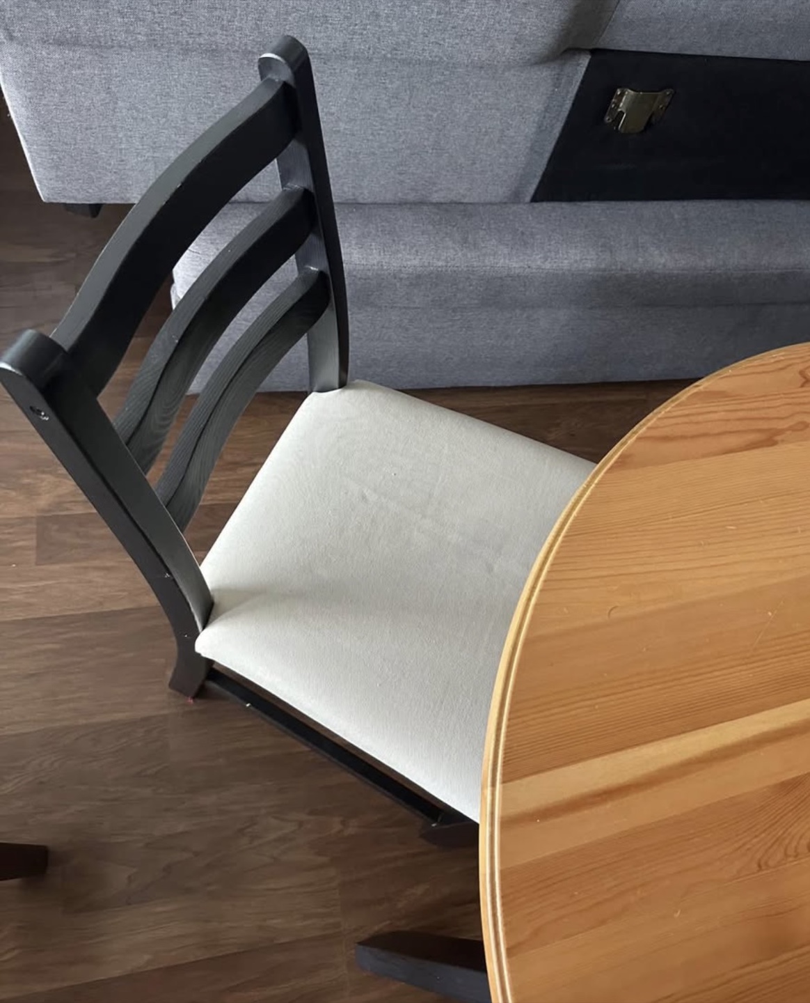 Round table with chairs - photo 2