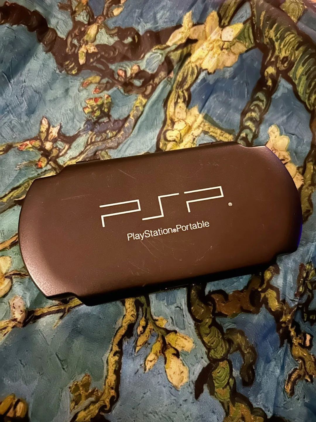 Official Sony PSP Hardcase + 7 Classic Games thumbnail