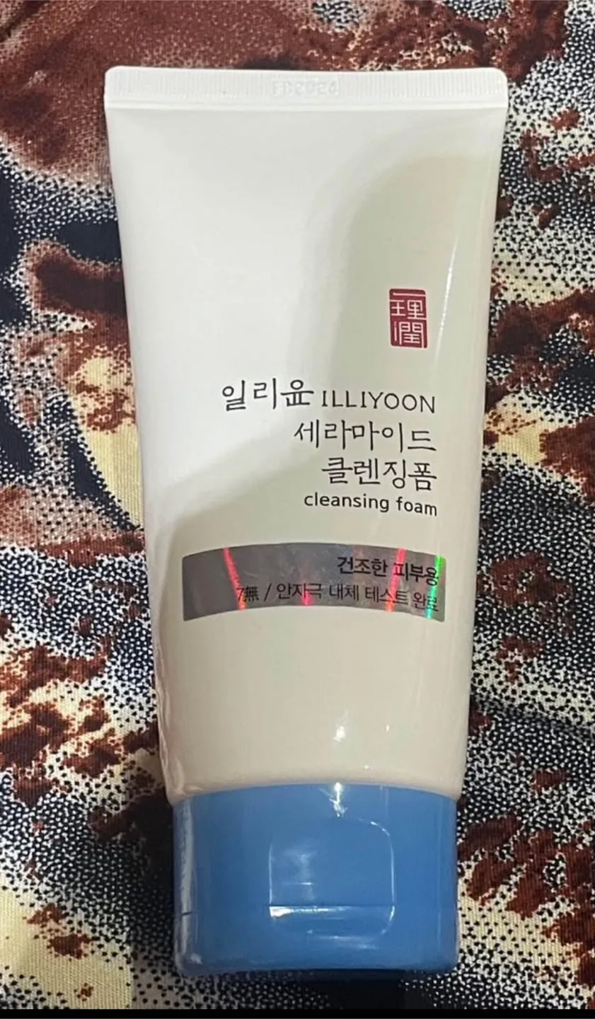 ILLIYOON Ceramide Cleansing Foam thumbnail