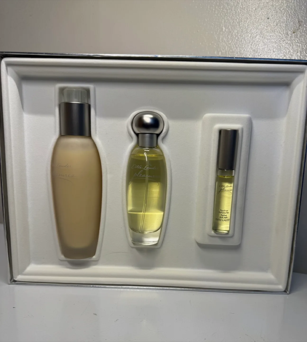 🇨🇦🍁Estee Lauder Pleasures Delightful Sensations Set thumbnail