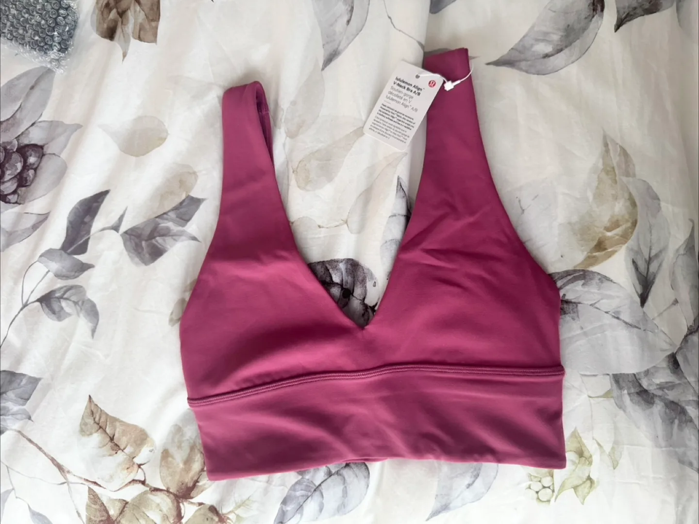 BRAND NEW Lululemon Align V-Neck Bra A/B thumbnail
