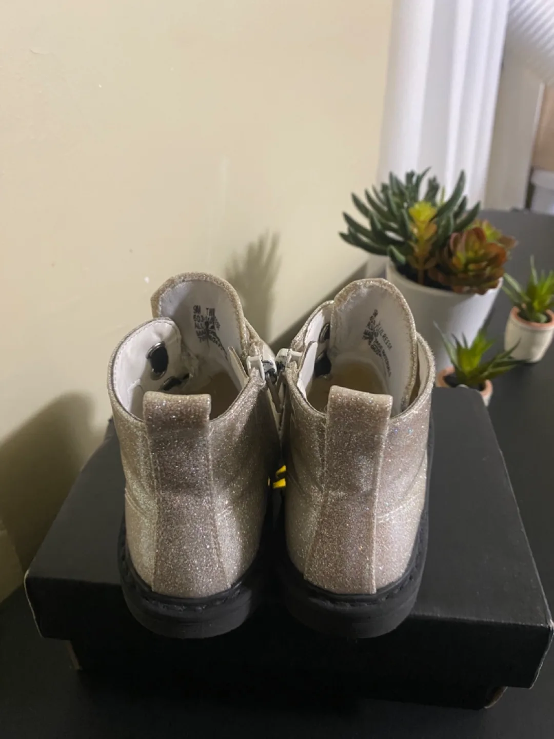 Toddler Glitter Boots Size 9 image indicator(2)