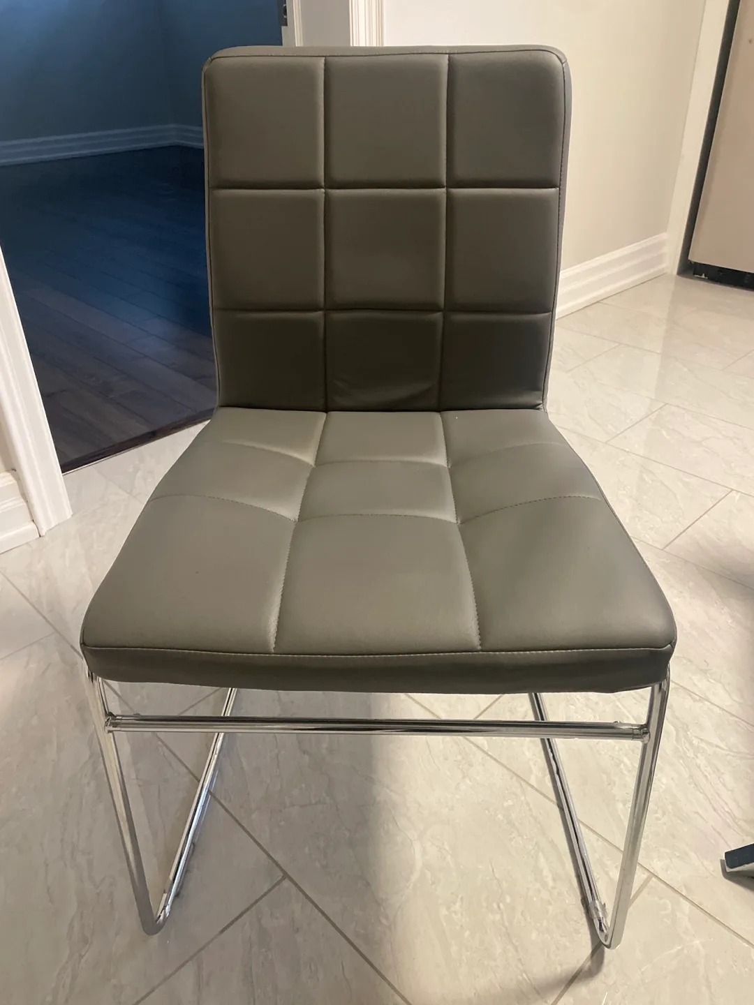 Like new a structube Grey Quilted Dining Chair thumbnail