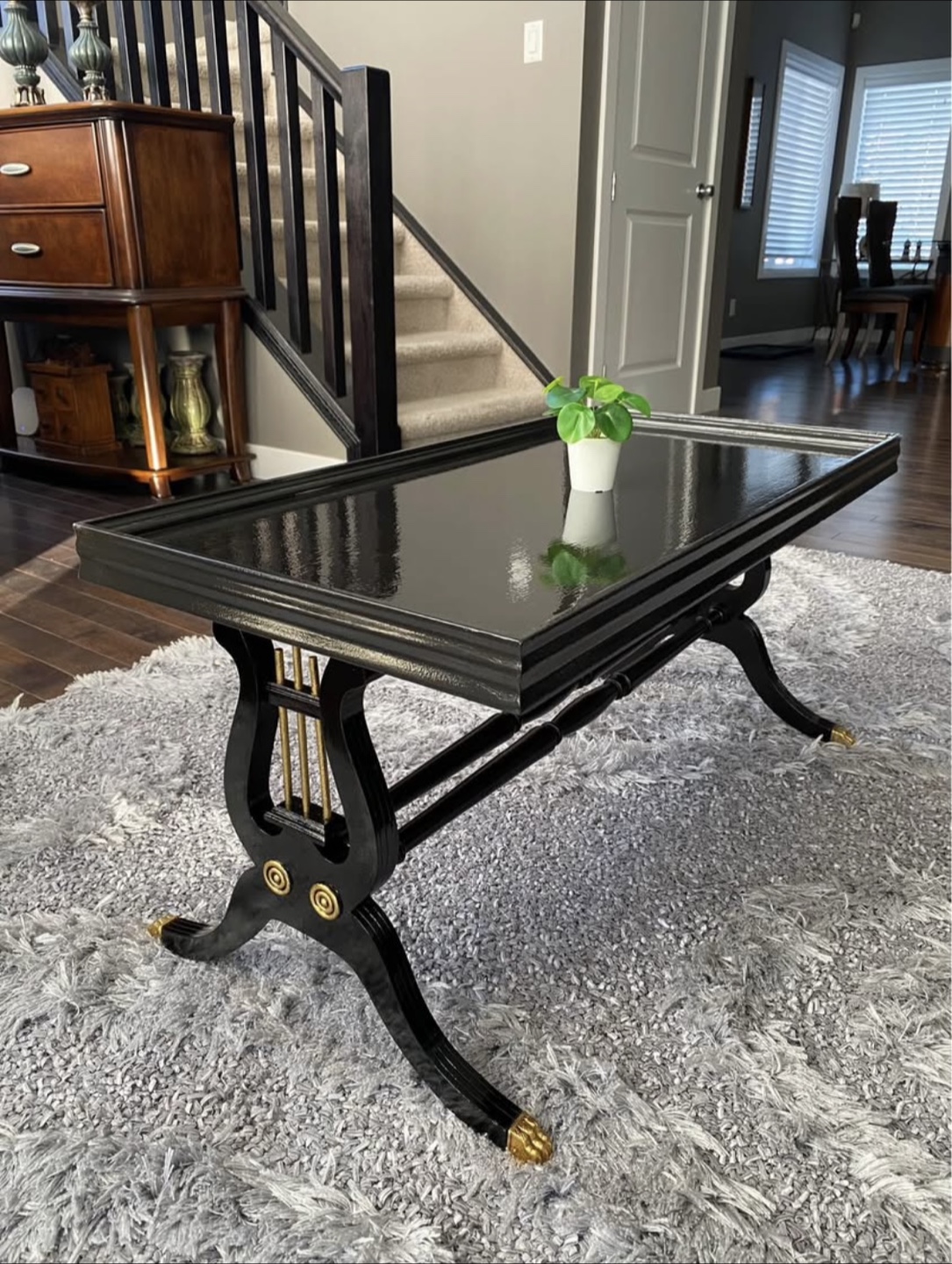 🏆 Brilliant coffee table with golden decorations - photo 3
