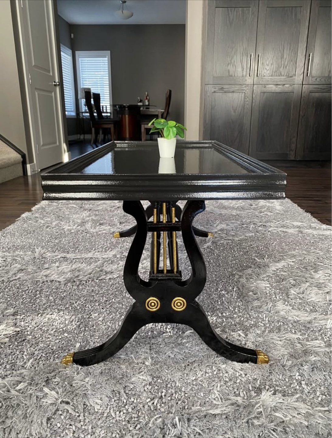 🏆 Brilliant coffee table with golden decorations - photo 2
