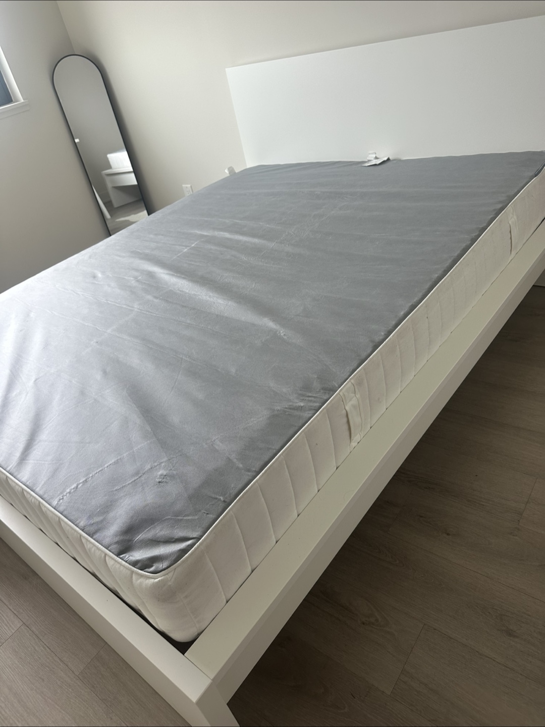IKEA bed (mattress comes along as a donation) - photo 2