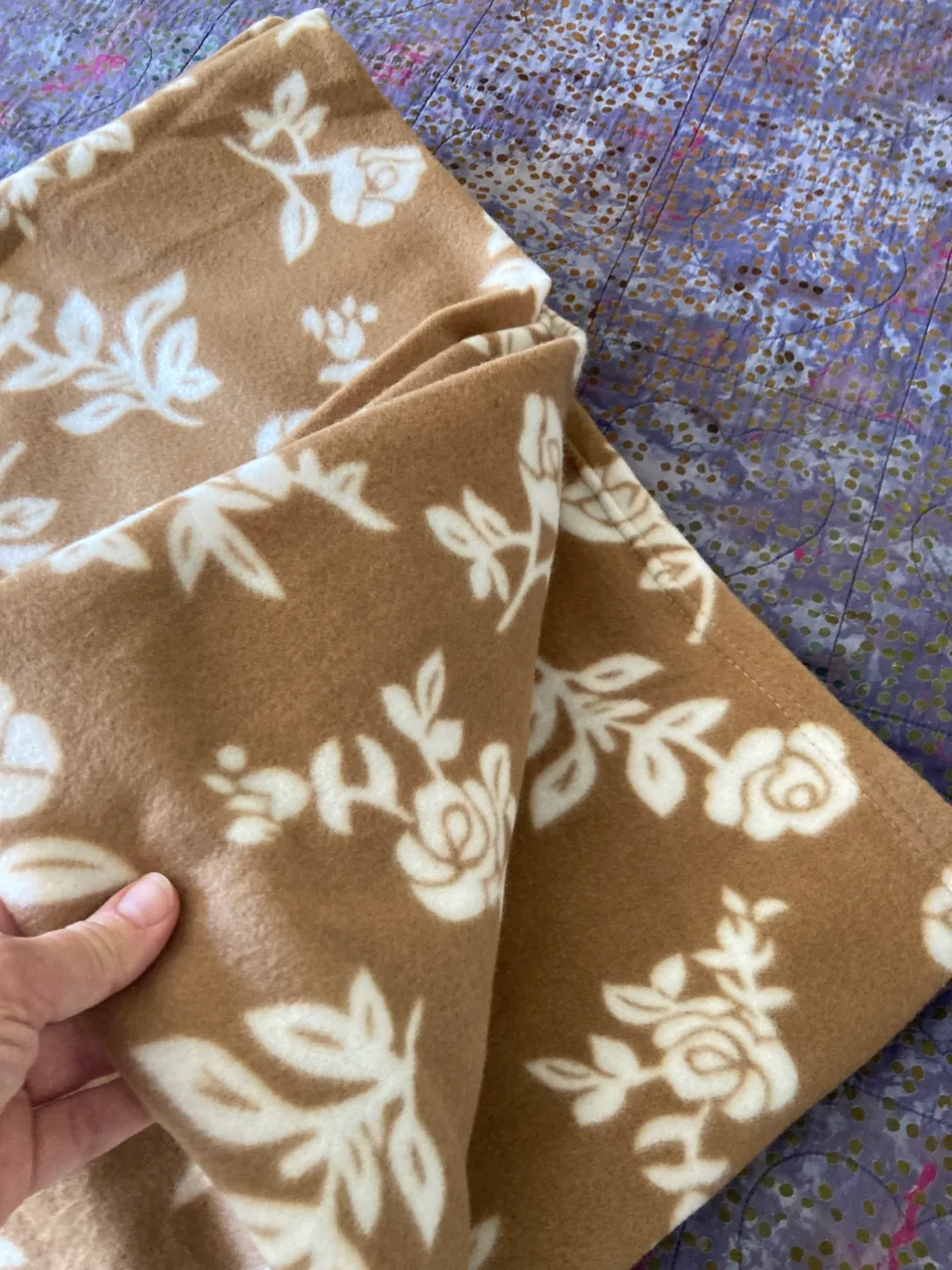 NEW Floral Pattern Fleece Blanket image indicator(2)