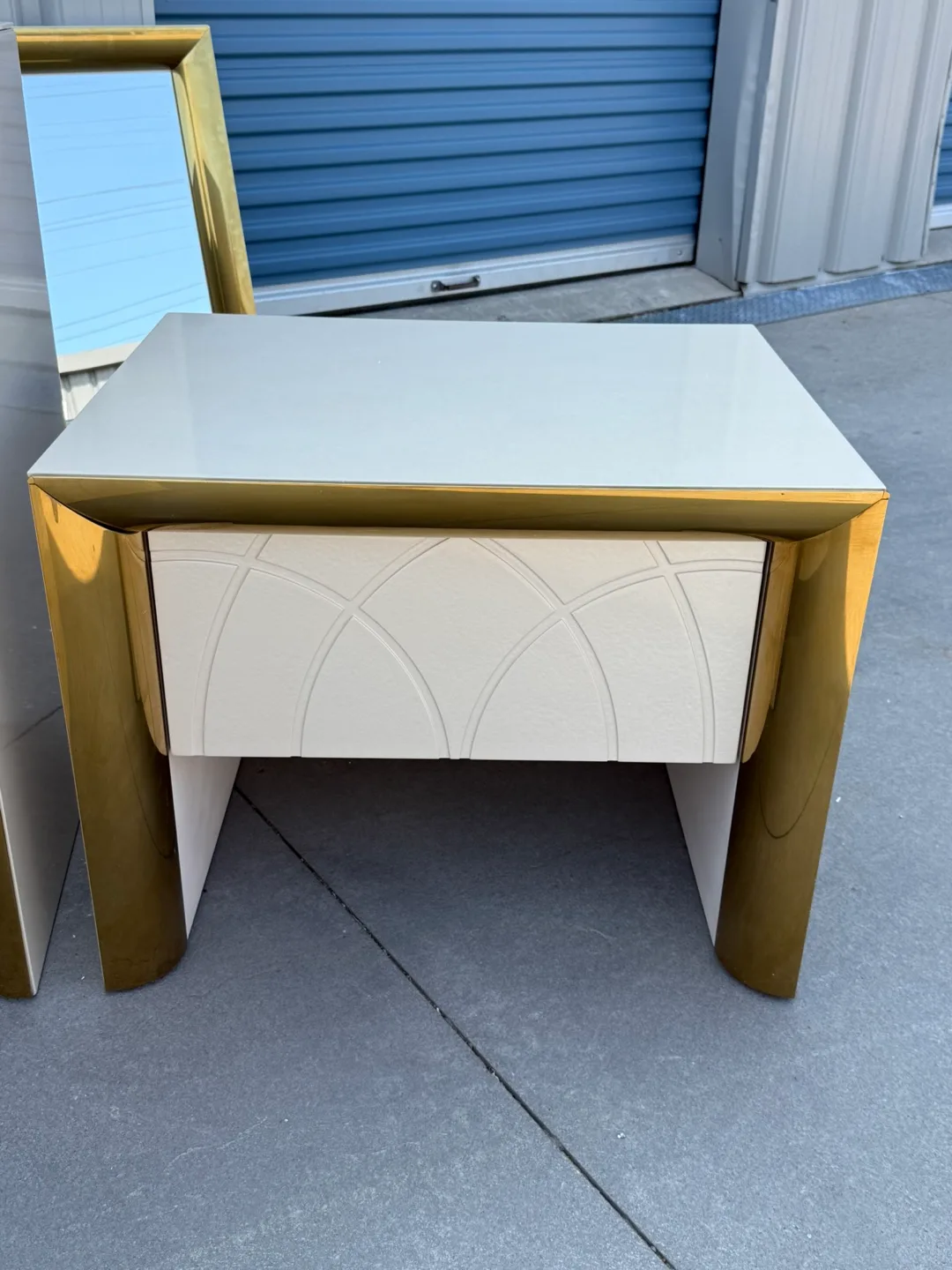 DOLCE 2 Nightstands Ceramic Gold. thumbnail