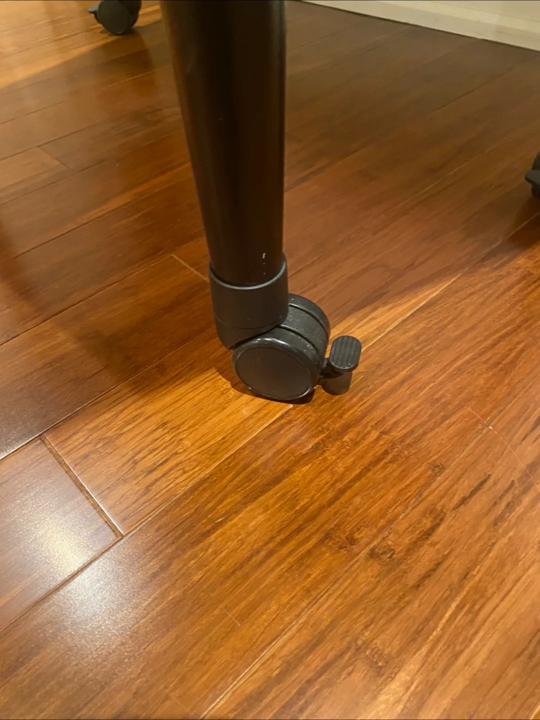 Desk with Lock in Casters image indicator(2)