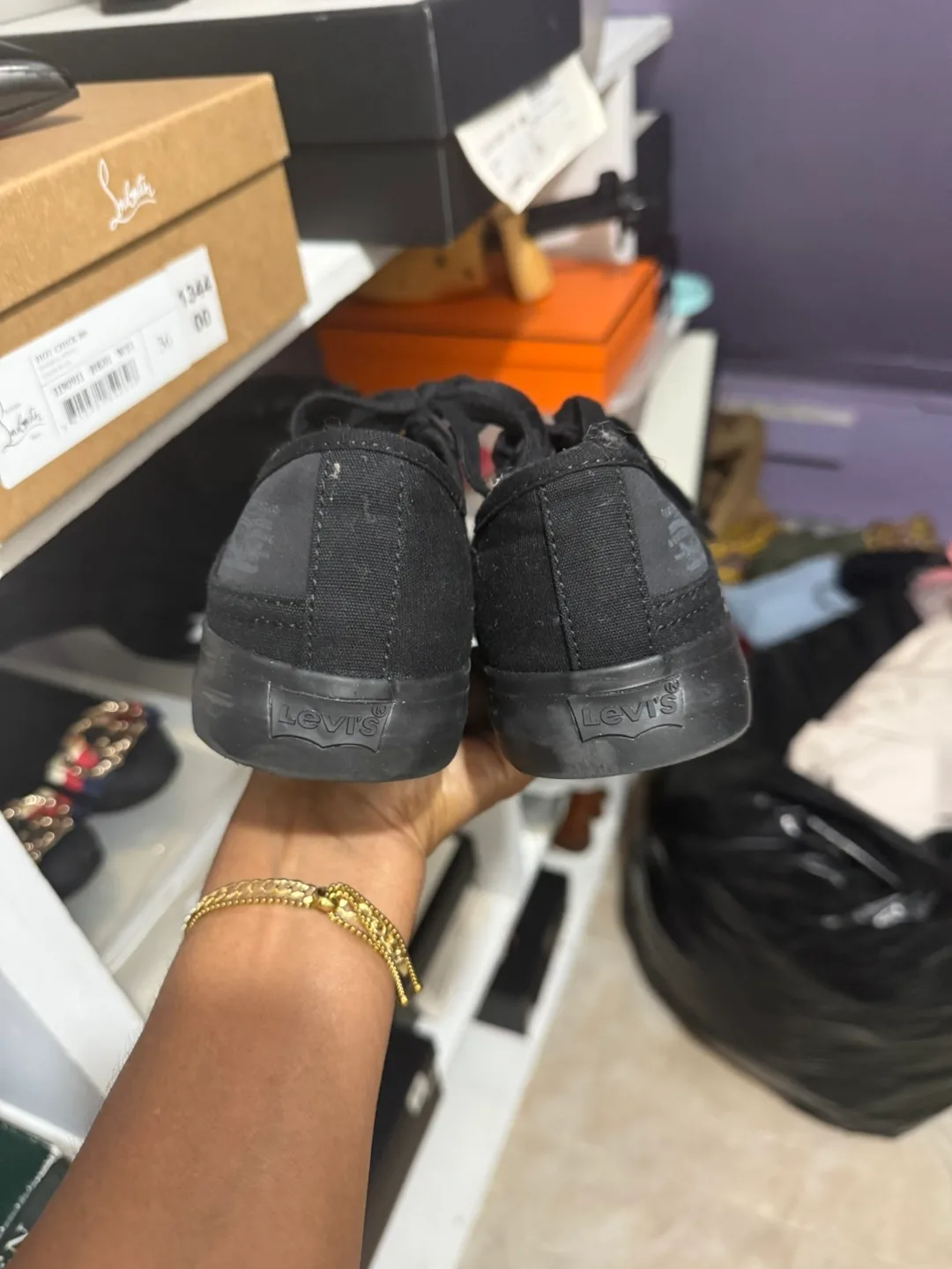 Levi's Black Canvas Sneakers - Size 6 image indicator(3)