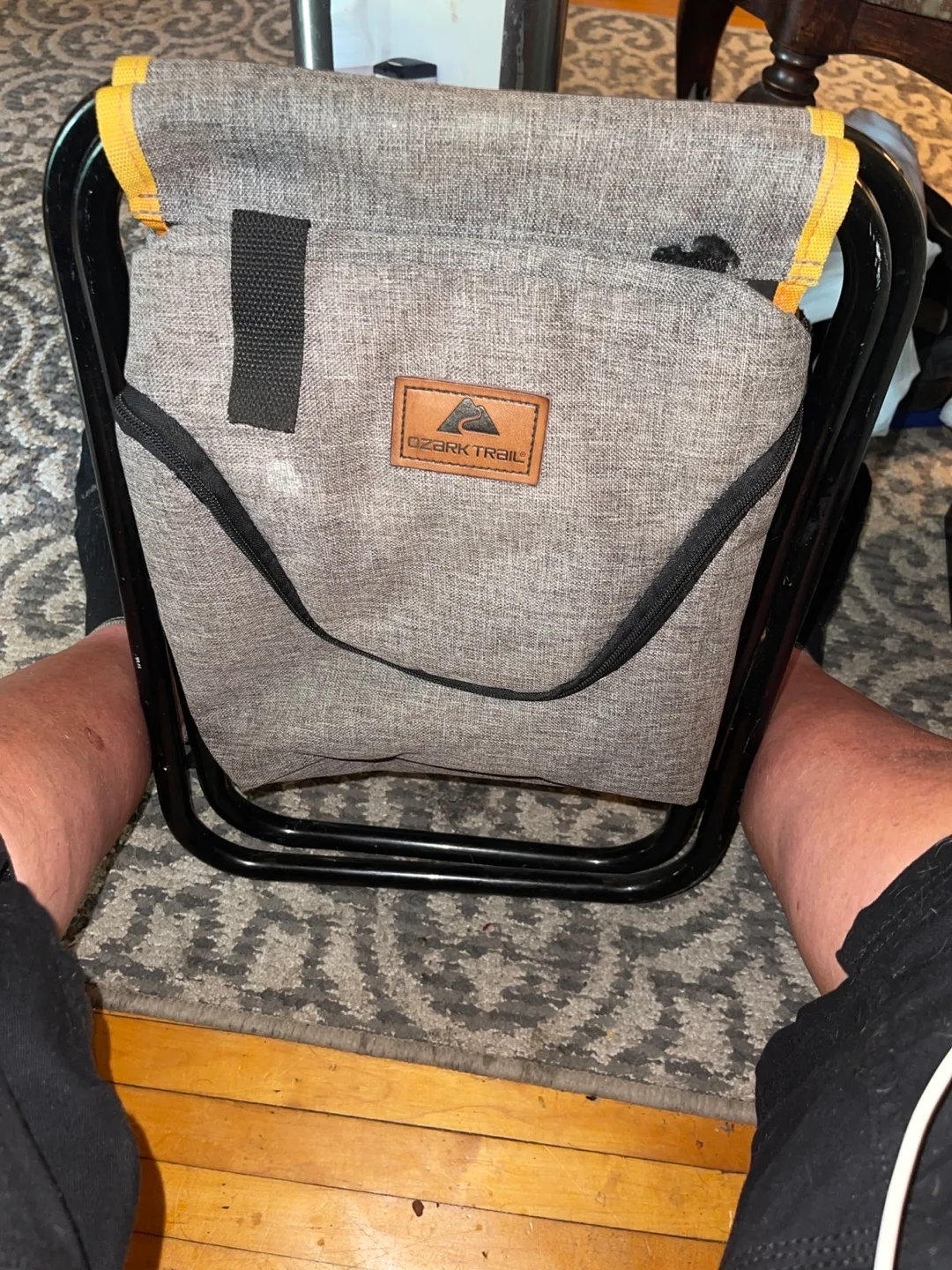 Portable holding seat thumbnail