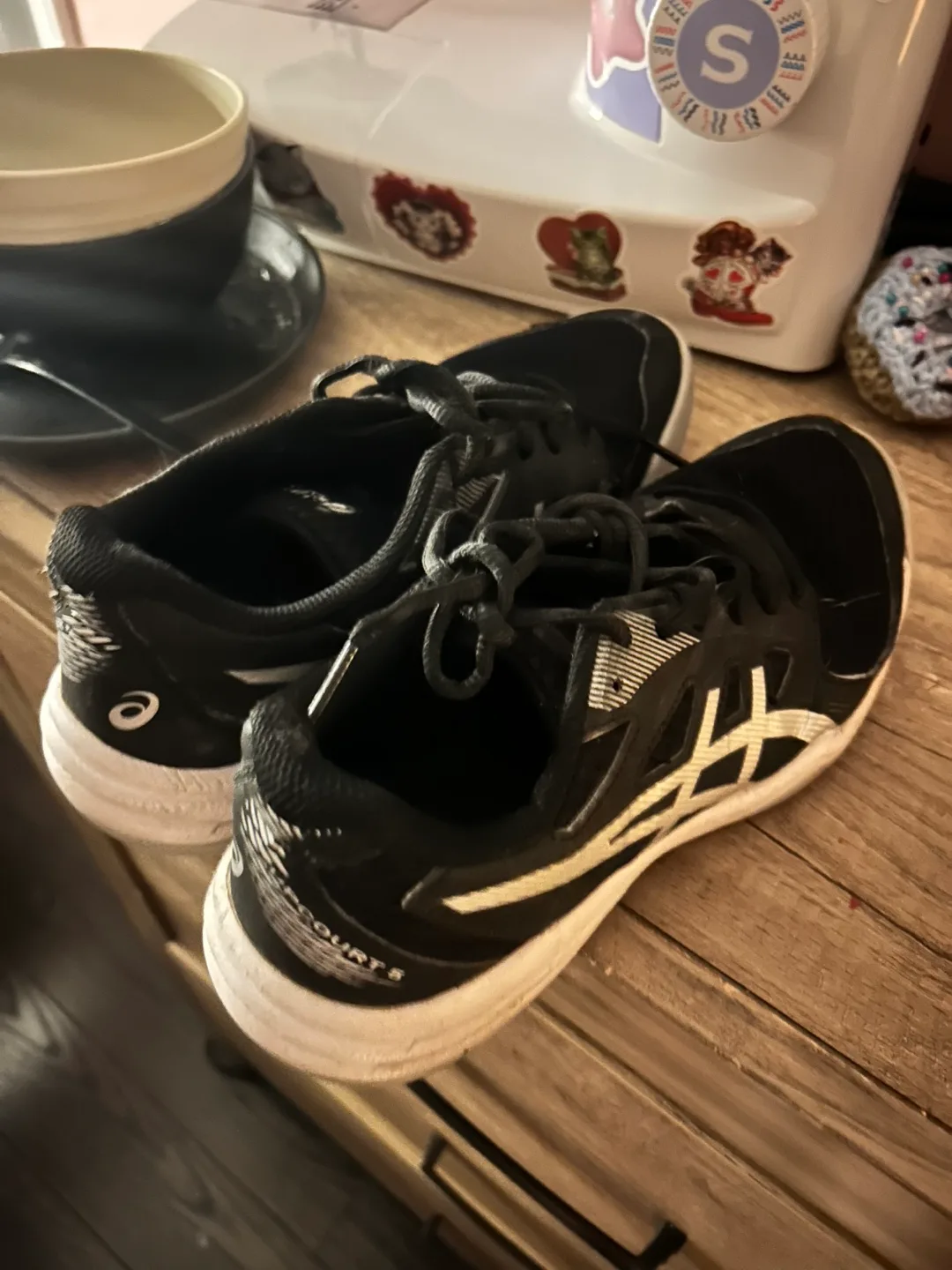 Asics Upcourt 5 Black Volleyball Shoes-size 7 thumbnail