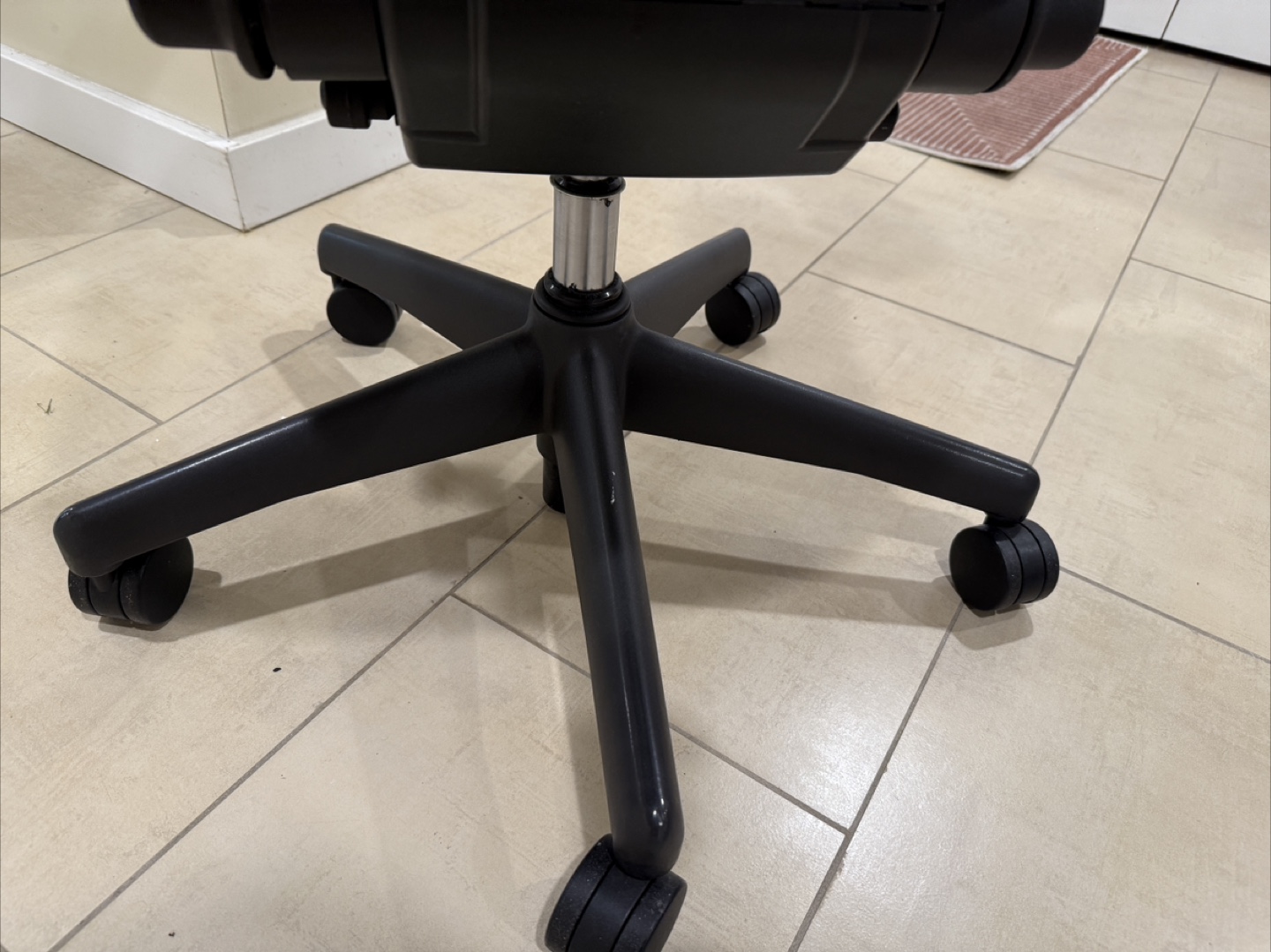 Herman Miller Aeron Office Chair Size C - photo 3