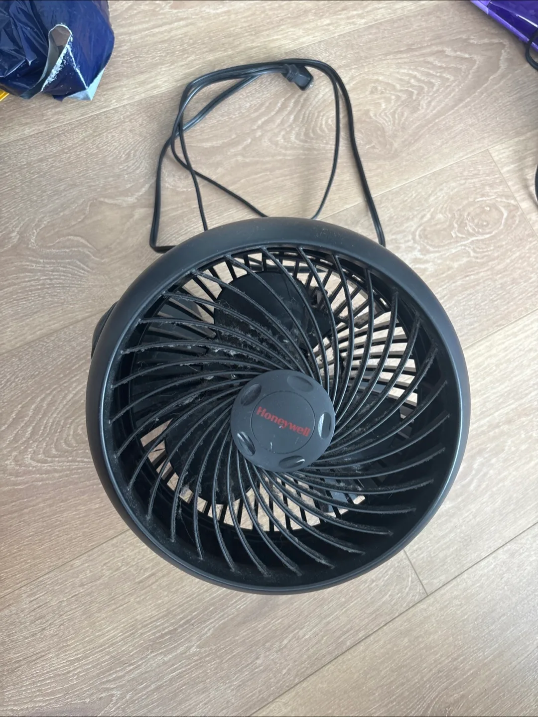 Honeywell Black Table Fan thumbnail