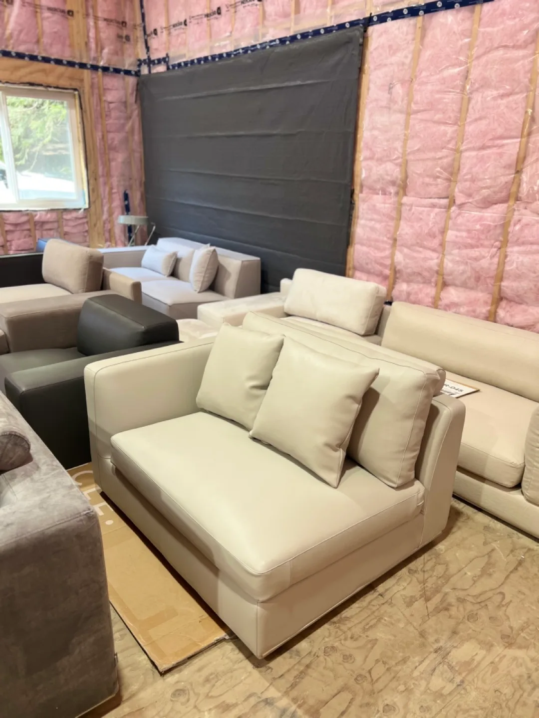 BRAND NEW ARTIFICIAL FLOWERS IN POT image indicator(4)