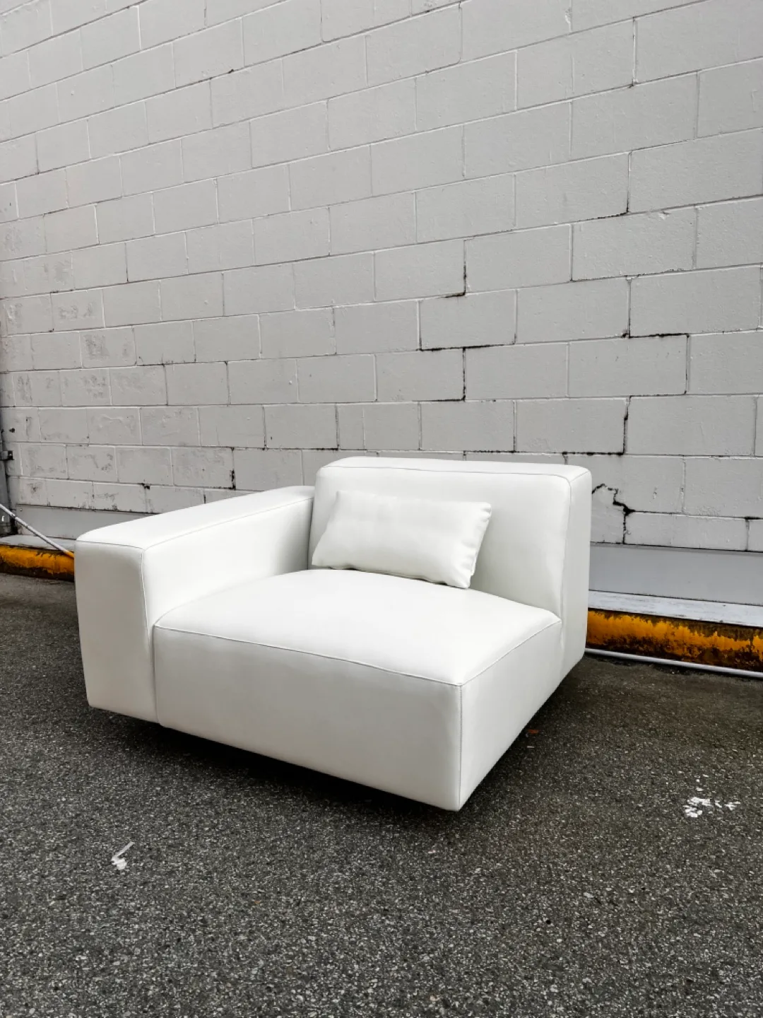 BRAND NEW ARTIFICIAL FLOWERS IN POT image indicator(6)