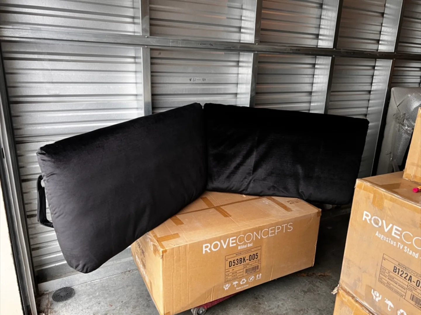 BRAND NEW ARTIFICIAL FLOWERS IN POT image indicator(10)