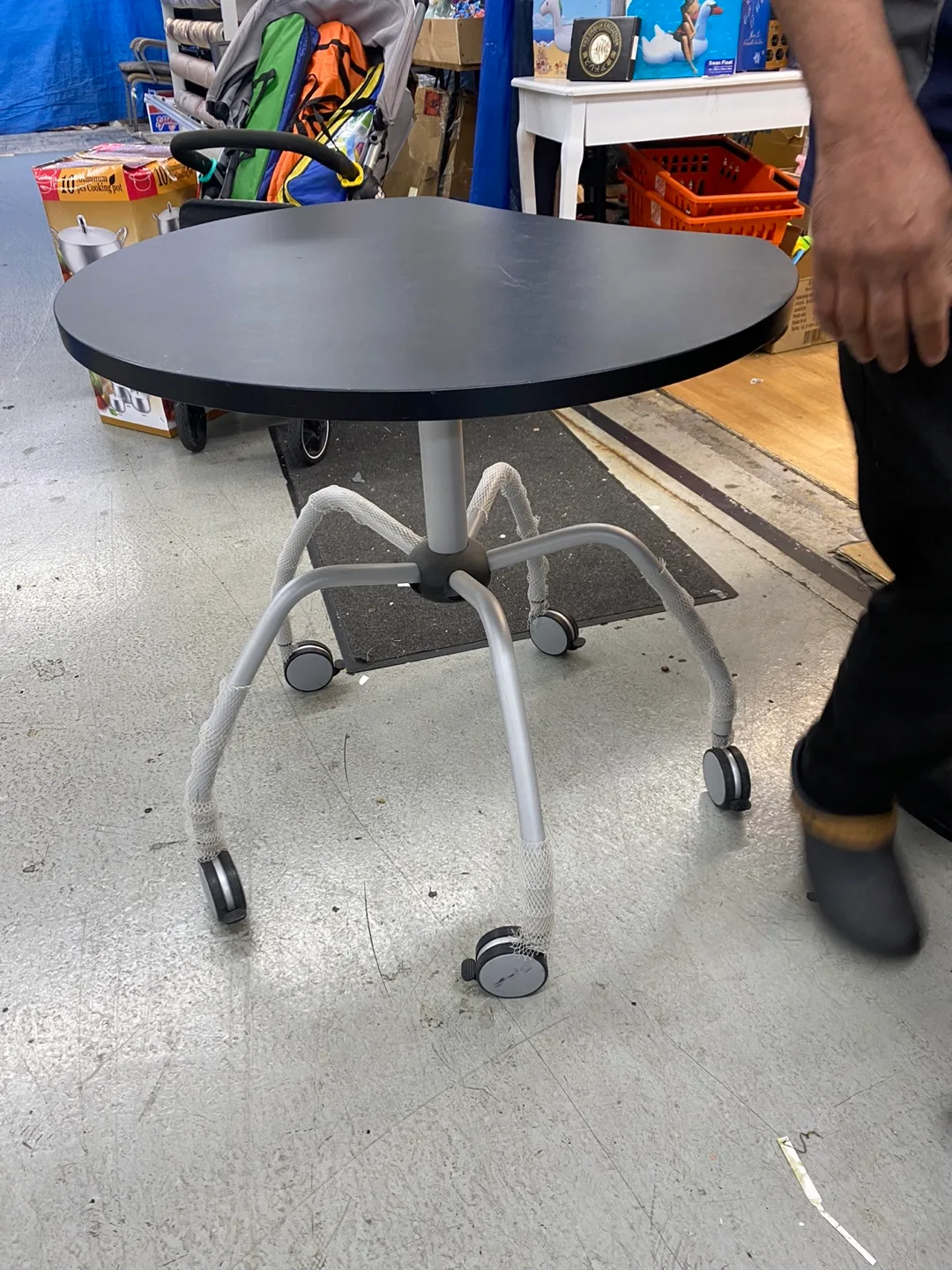 Table / work desk / laptop table (like brand new) thumbnail