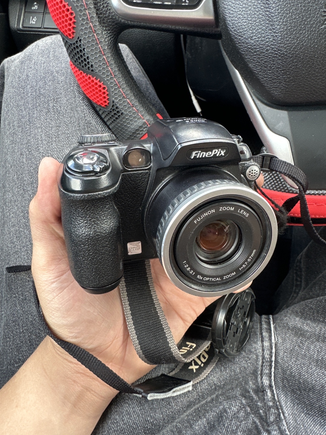 Fujifilm FinePix S2500HD Digital Camera