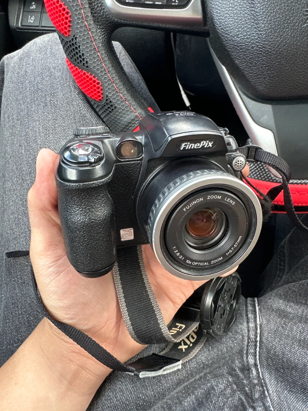 Fujifilm FinePix S2500HD Digital Camera thumbnail