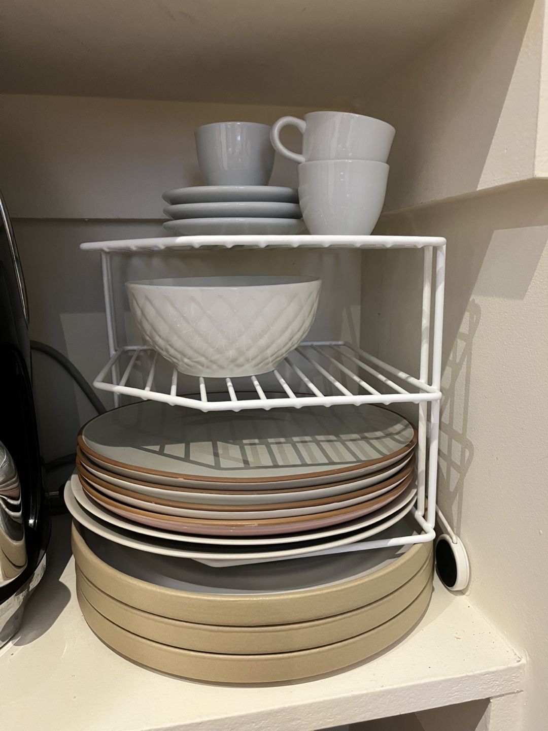 White Metal Corner Shelf + plates