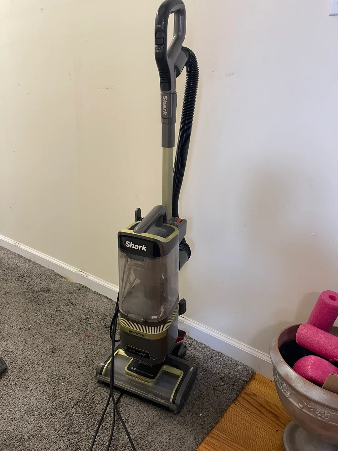 Shark Rotator Lift-Away Vacuum thumbnail