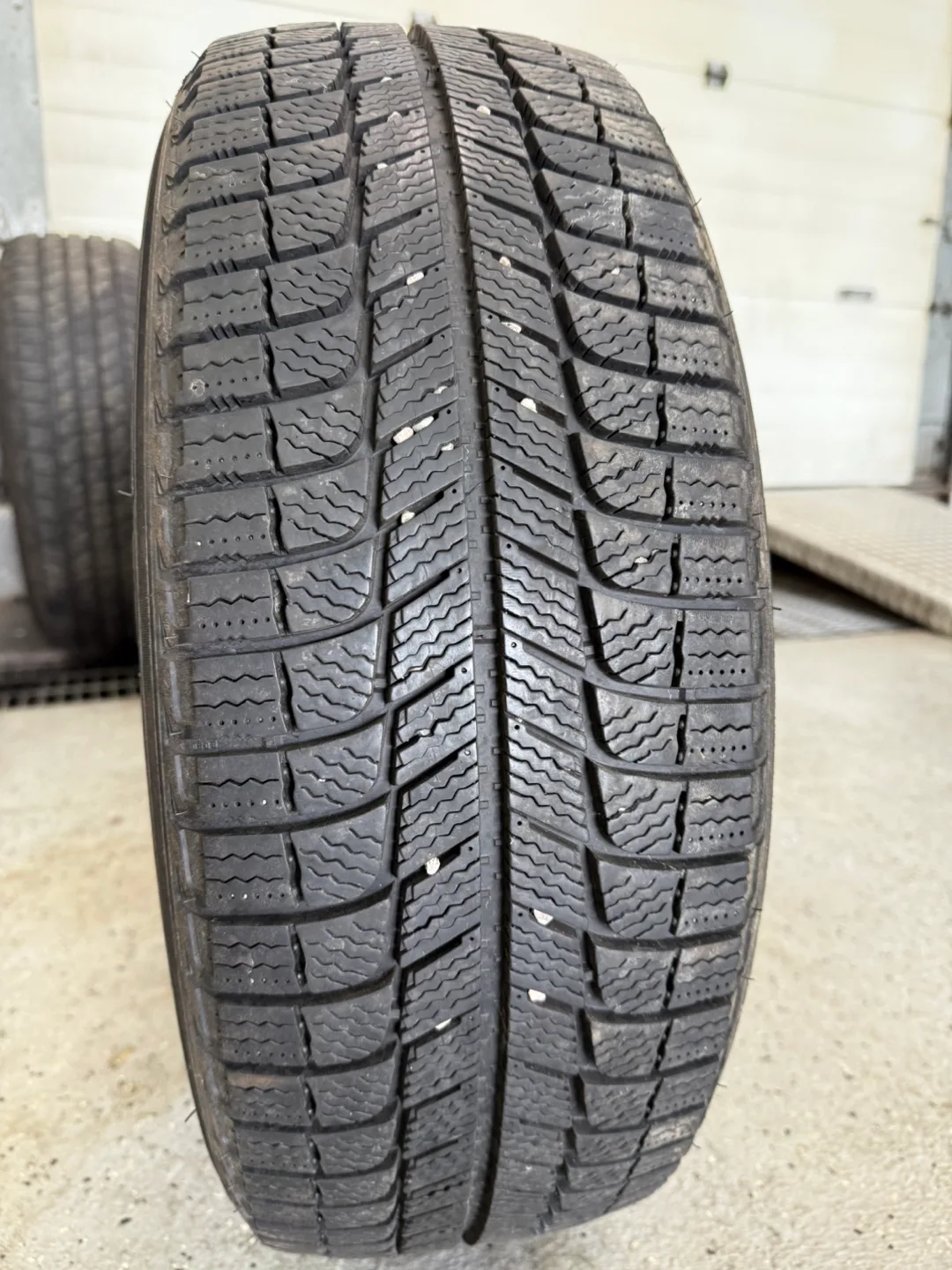 Set of 4 Winter Tires 215/60R17 image indicator(3)