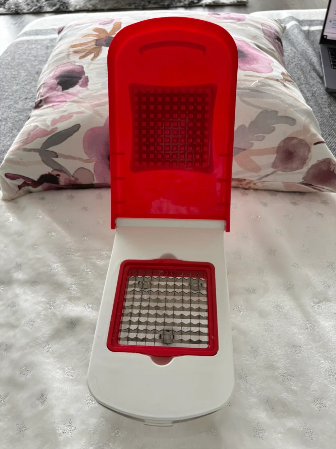 Vegetable Chopper - Red & White thumbnail