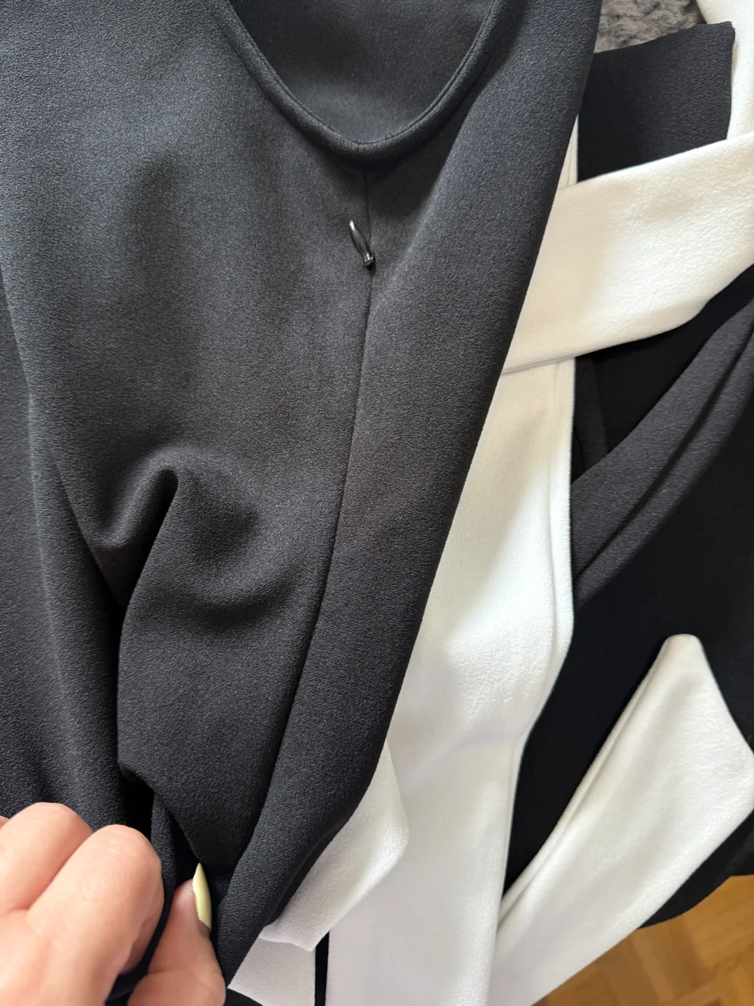 Black & White Dress image indicator(4)