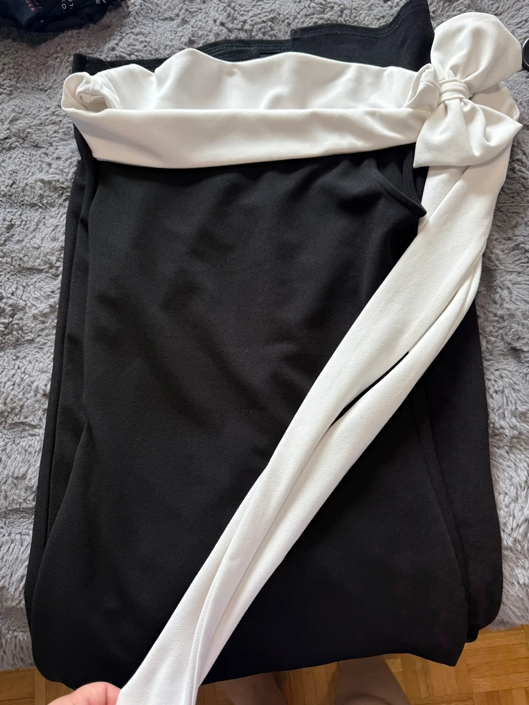 Black & White Dress image indicator(7)