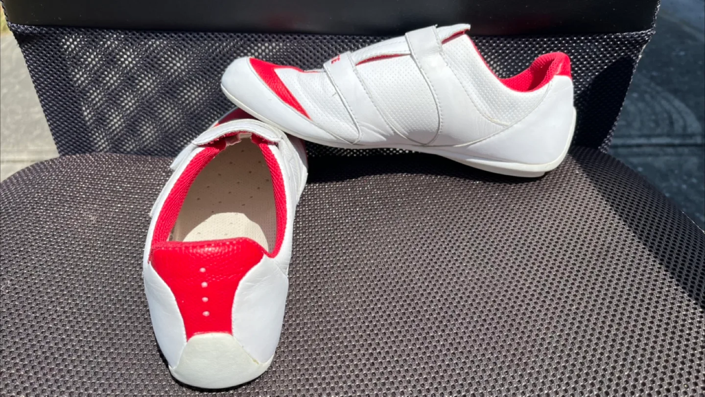 Women’s Lacoste Velcro Sneakers image indicator(3)