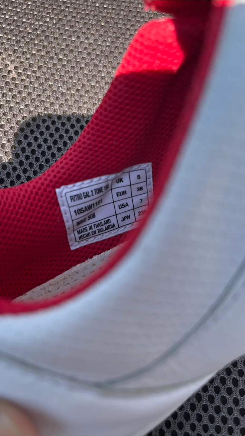 Women’s Lacoste Velcro Sneakers image indicator(8)