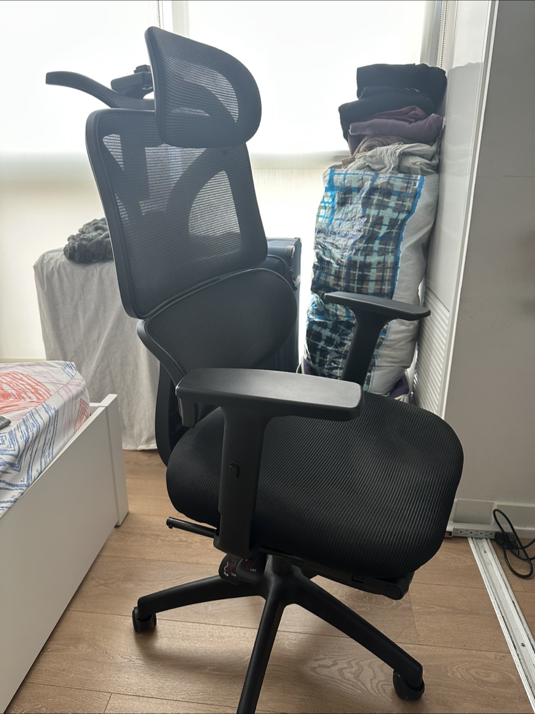 Ergonomic Mesh Office Chair - Black - photo 3