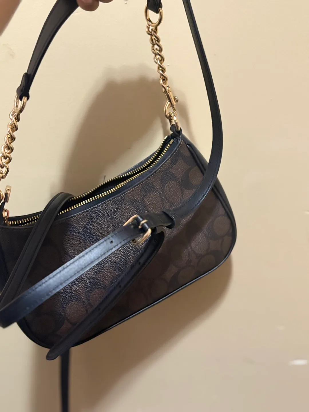 Coach Teri Shoulder Bag Signature Canvas image indicator(8)