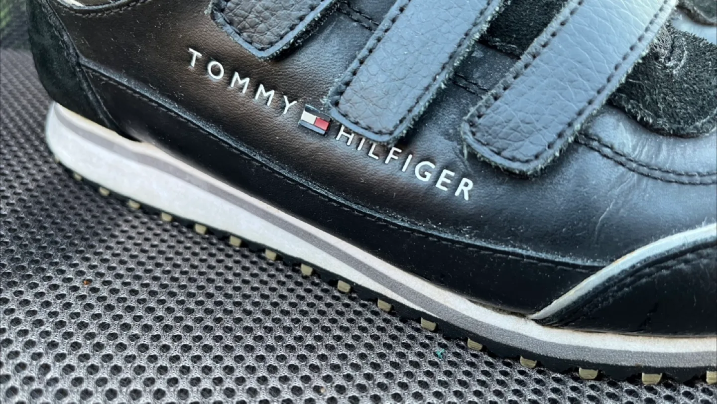 Women’s Tommy Hilfiger Velcro Leather Sneakers image indicator(2)