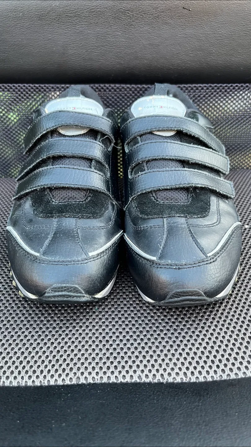 Women’s Tommy Hilfiger Velcro Leather Sneakers image indicator(6)