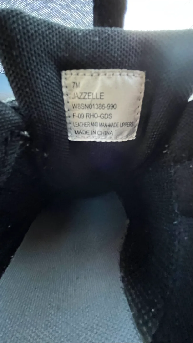 Women’s Tommy Hilfiger Velcro Leather Sneakers image indicator(9)