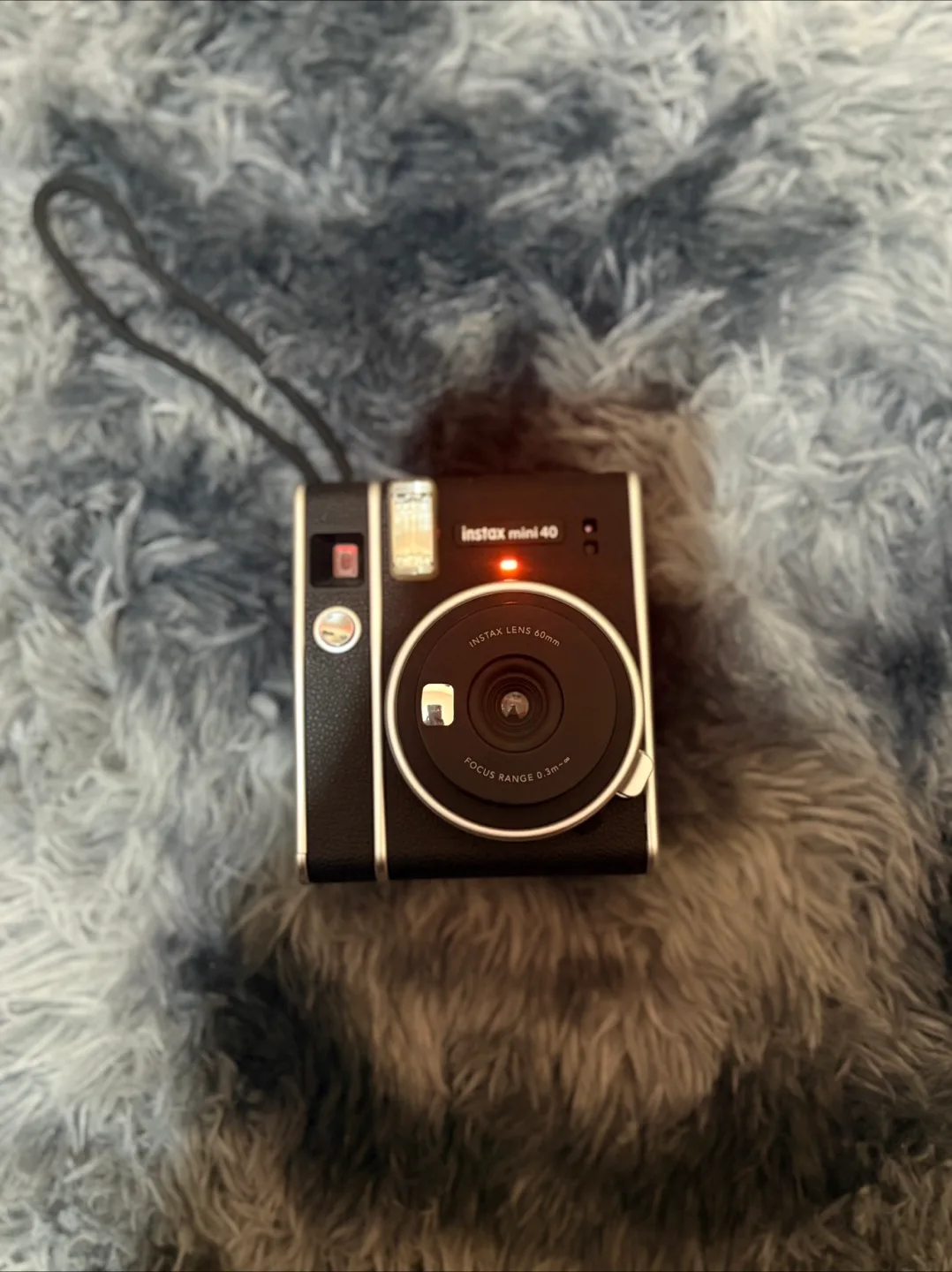 Fujifilm Instax Mini 40 Instant Camera - Black image indicator(2)